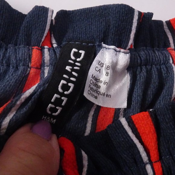 DIVIDED H & M NAVY Red Cold Shoulder 3/4 bell Sleeve Top Sz 8 - Picture 4 of 6